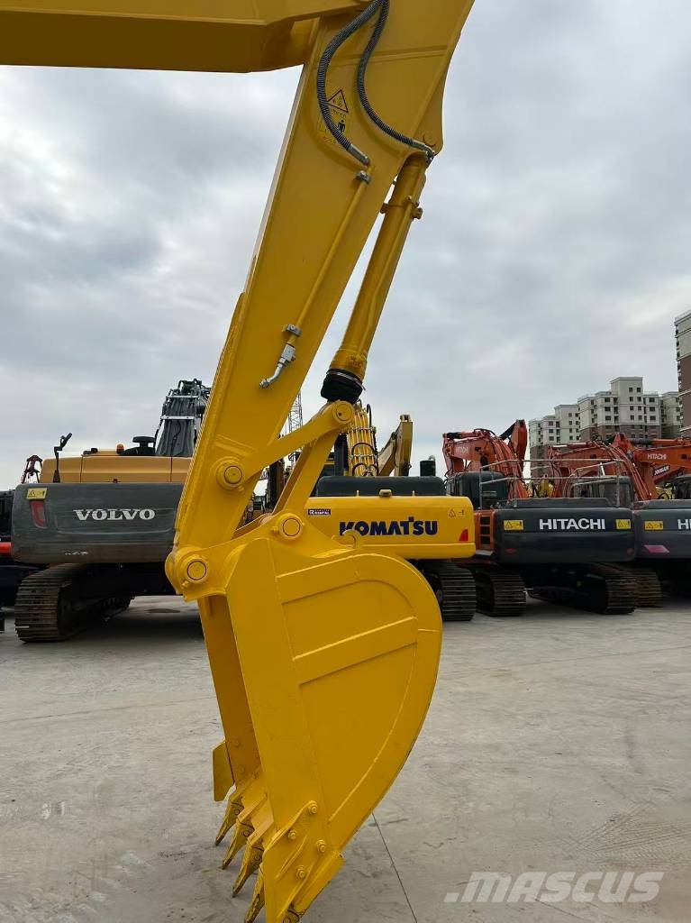 PC 240LC-8 حفارات زحافة