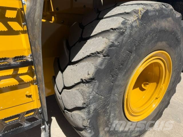 CAT 966 M Iekrāvēji uz riteņiem