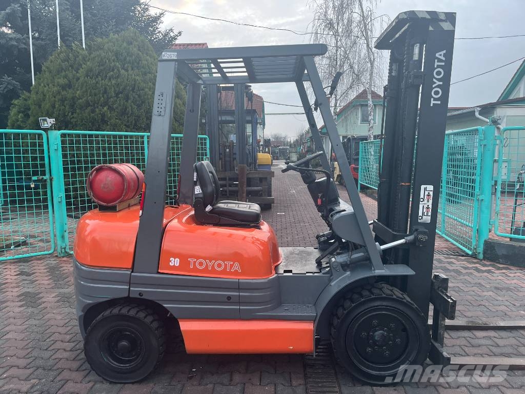 Toyota 6 FG 30 /02/ V-2670 OB Gázüzemű targoncák