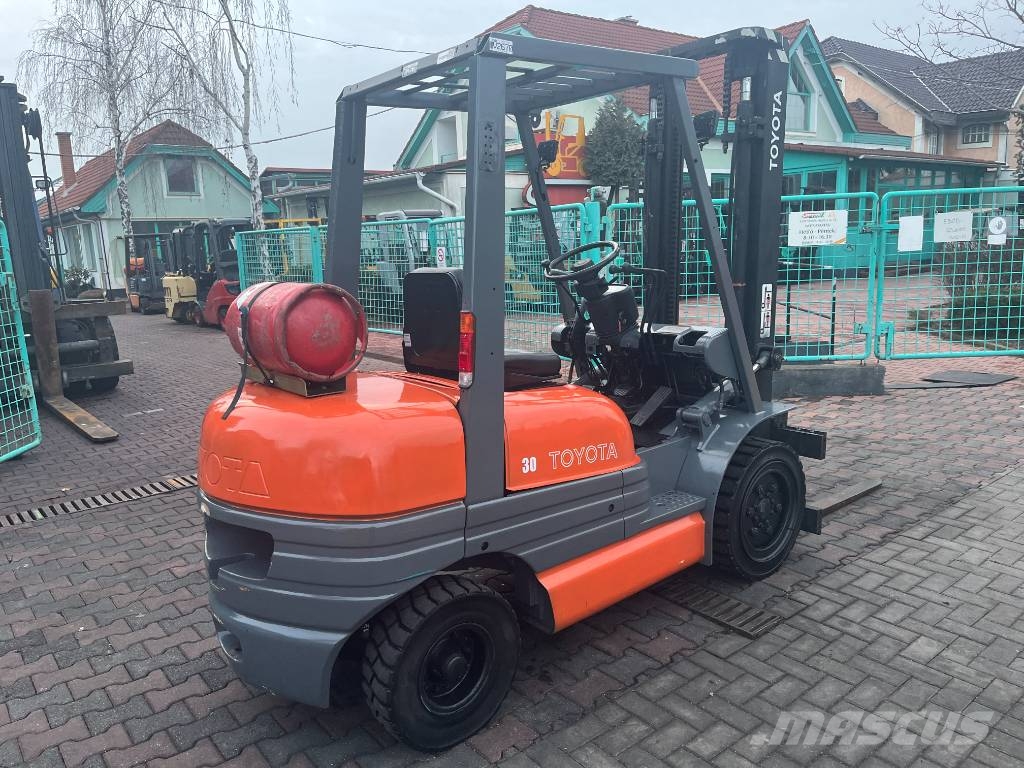 Toyota 6 FG 30 /02/ V-2670 OB Gázüzemű targoncák