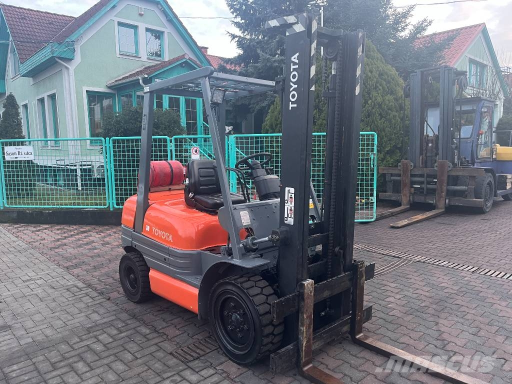 Toyota 6 FG 30 /02/ V-2670 OB Gázüzemű targoncák
