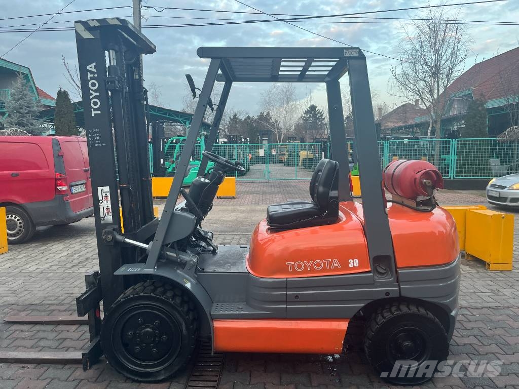 Toyota 6 FG 30 /02/ V-2670 OB Gázüzemű targoncák