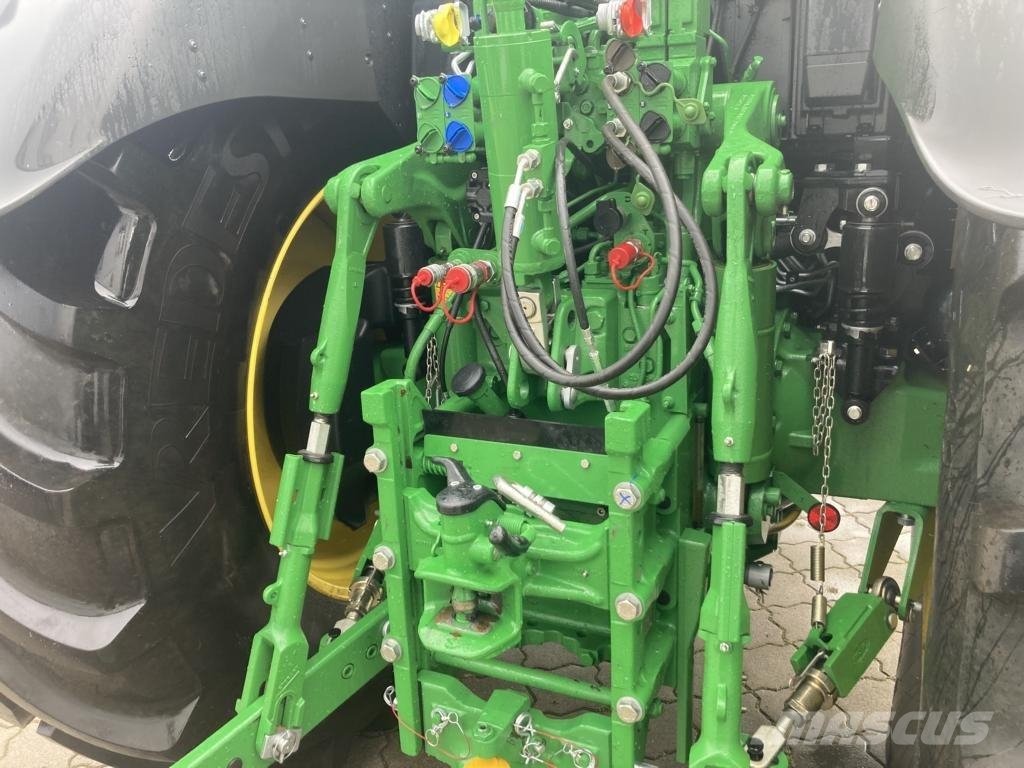 John Deere 6M240 Tractoren