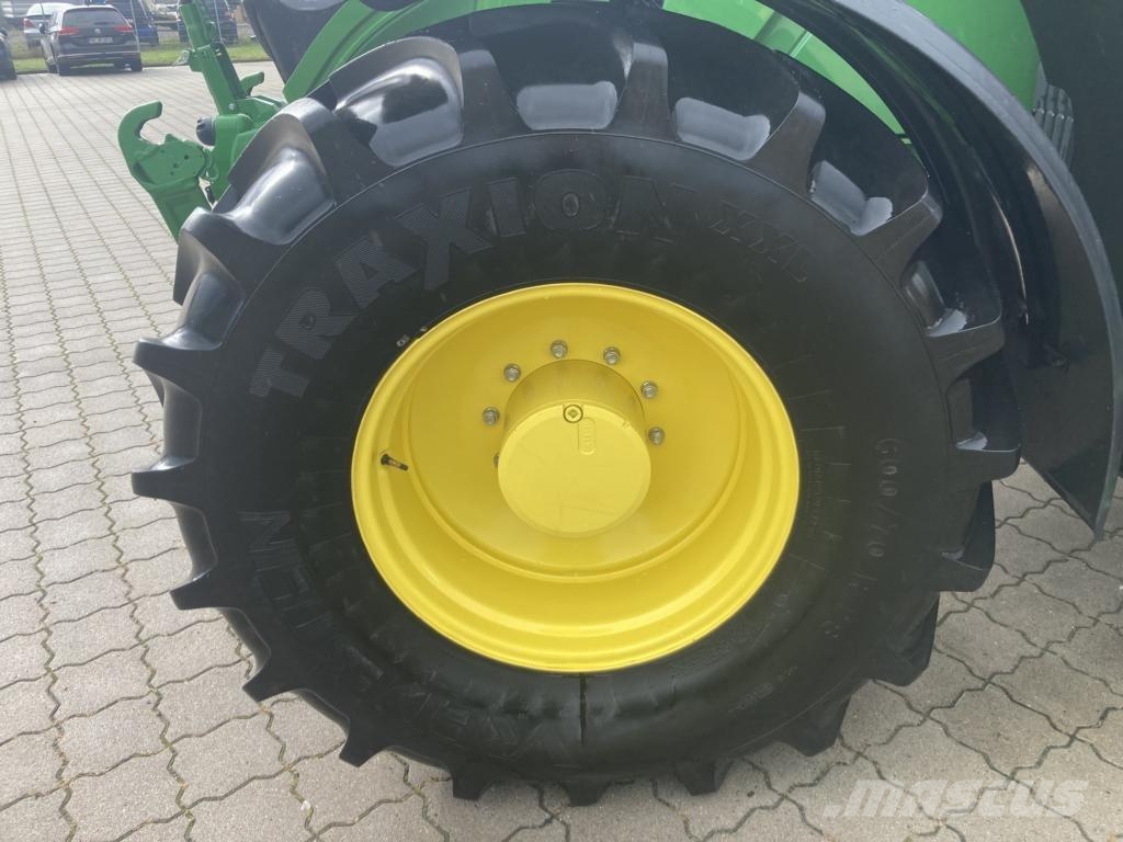 John Deere 6M240 Tractoren