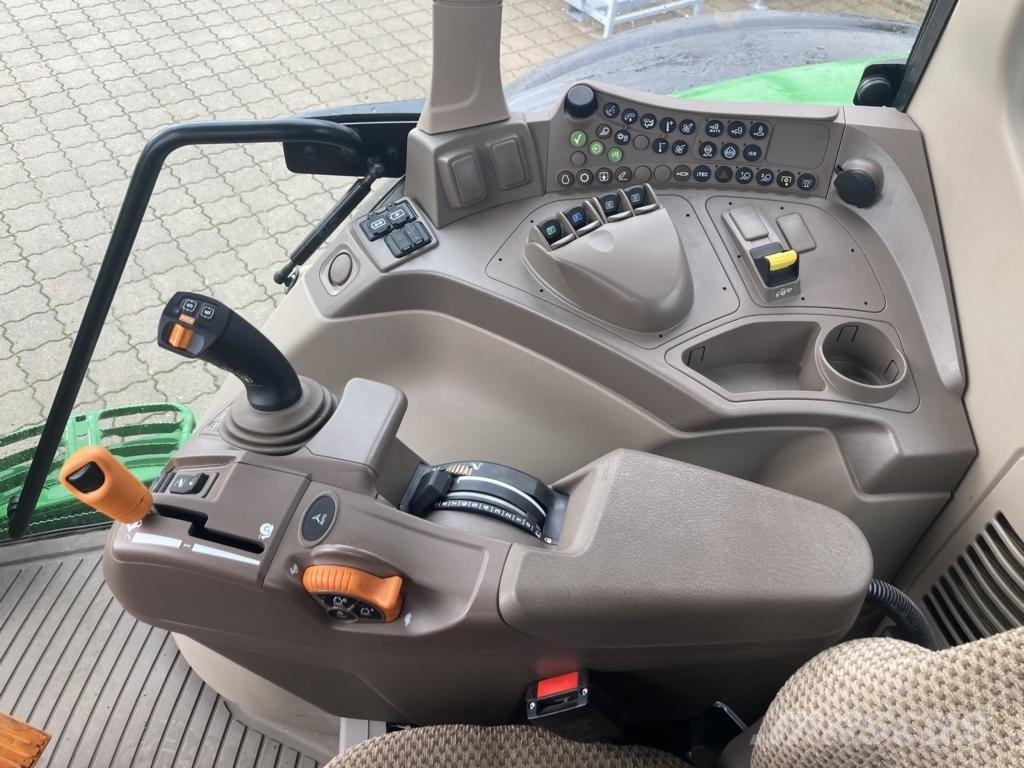 John Deere 6M240 Tractoren