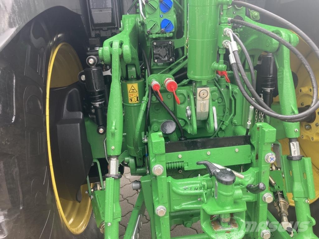 John Deere 6M240 Tractoren