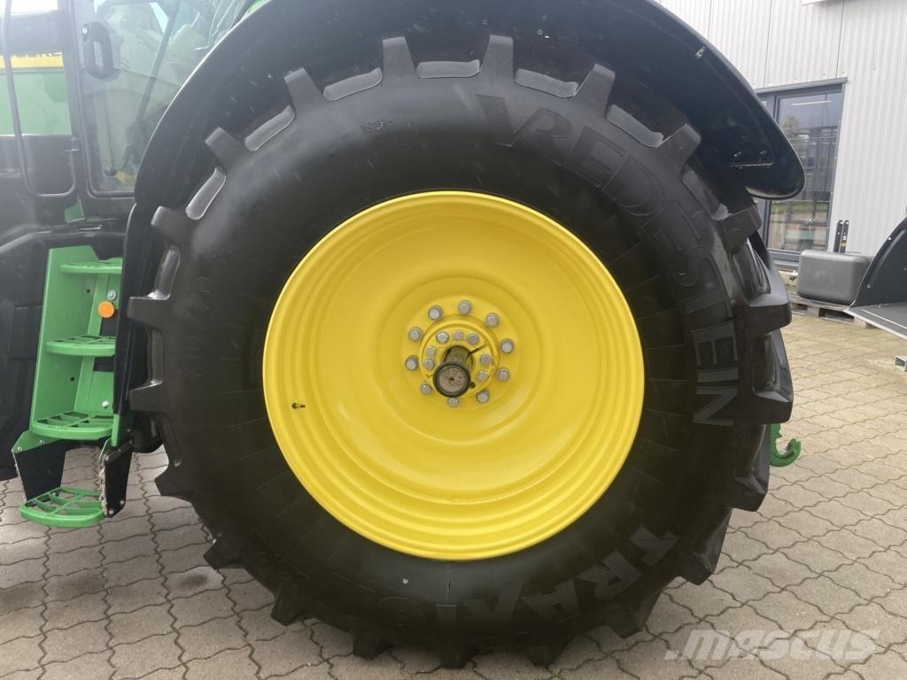 John Deere 6M240 Tractoren