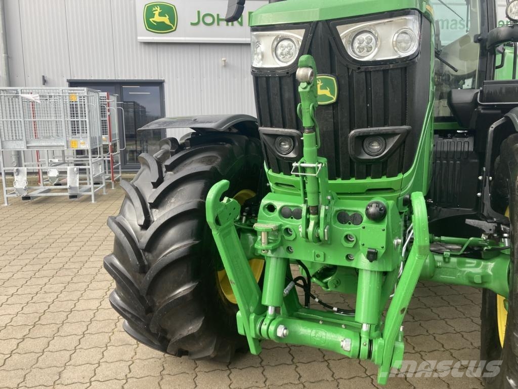 John Deere 6M240 Tractoren