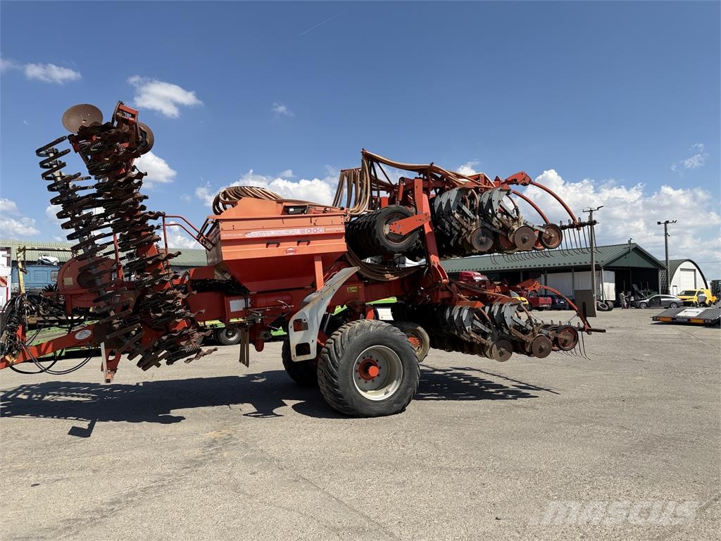 Kuhn Bezorebná sejačka KUHN FASTLINER 6000 VIN 801 ماكينات وملحقات البذر الأخرى