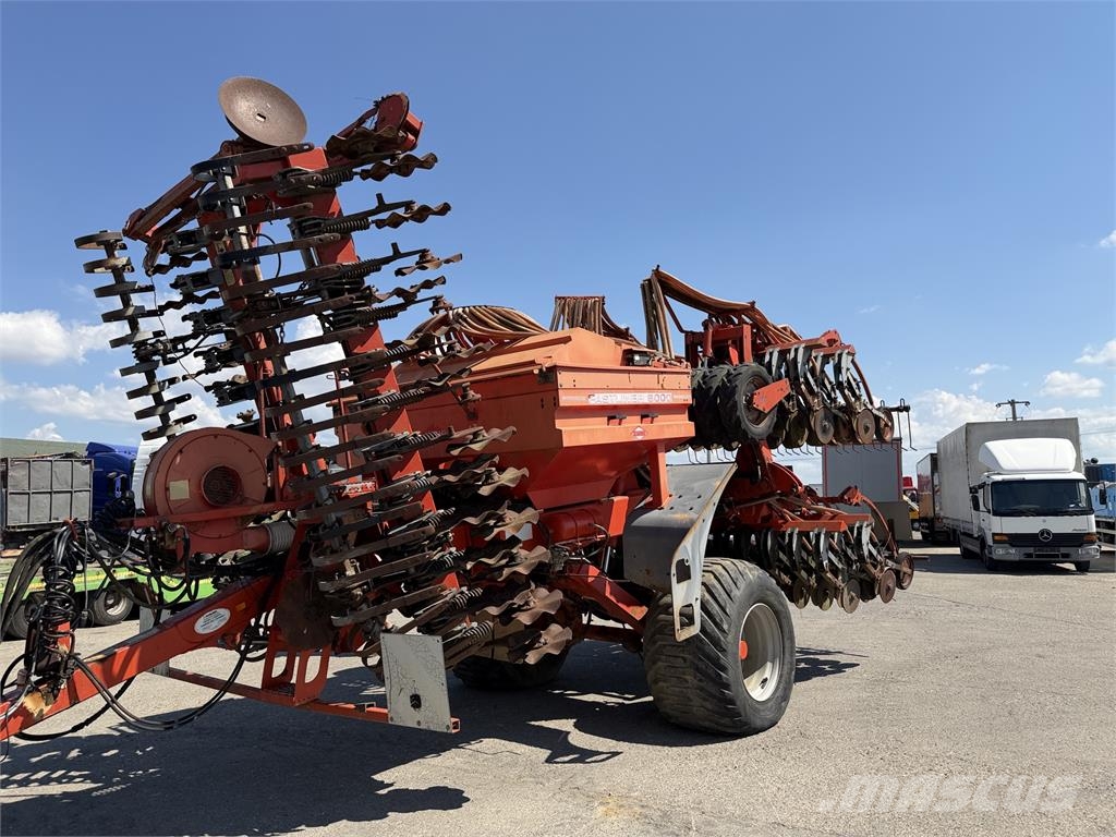 Kuhn Bezorebná sejačka KUHN FASTLINER 6000 VIN 801 ماكينات وملحقات البذر الأخرى