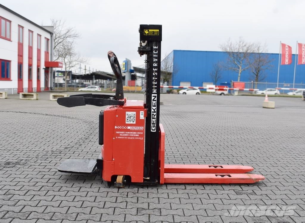 Hanselifter E 1534 FH Pedestrian stacker