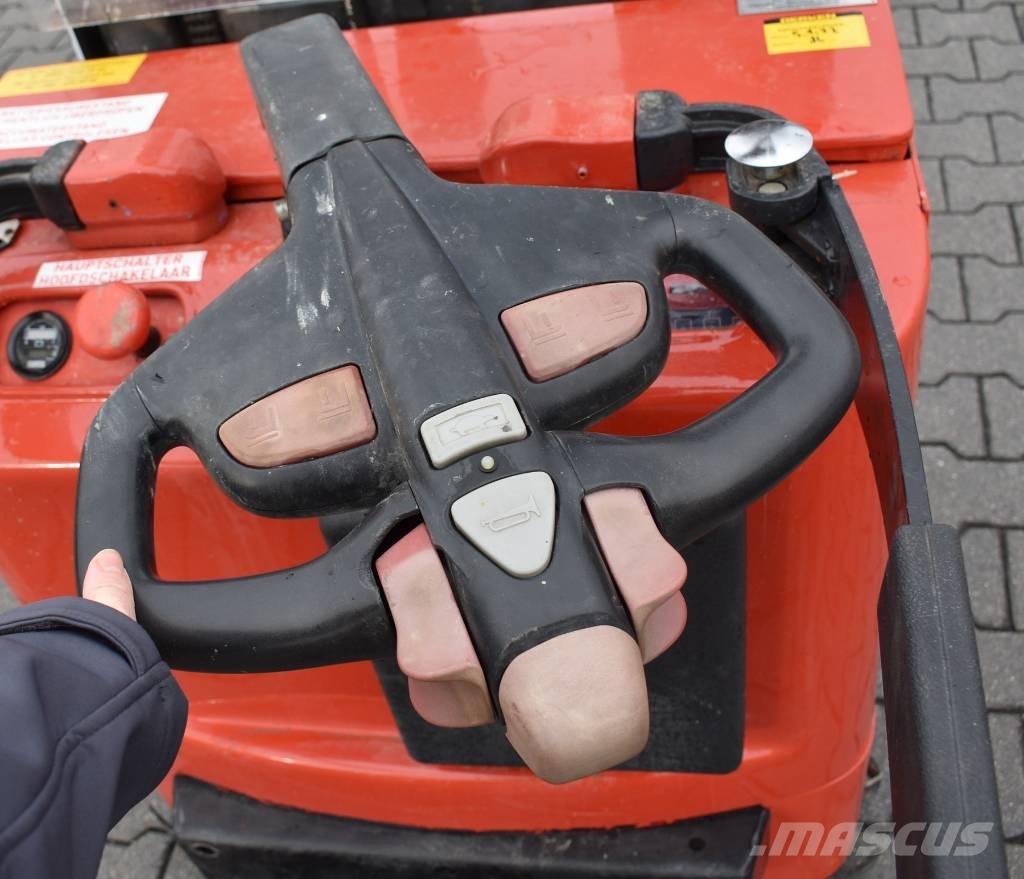 Hanselifter E 1534 FH Pedestrian stacker