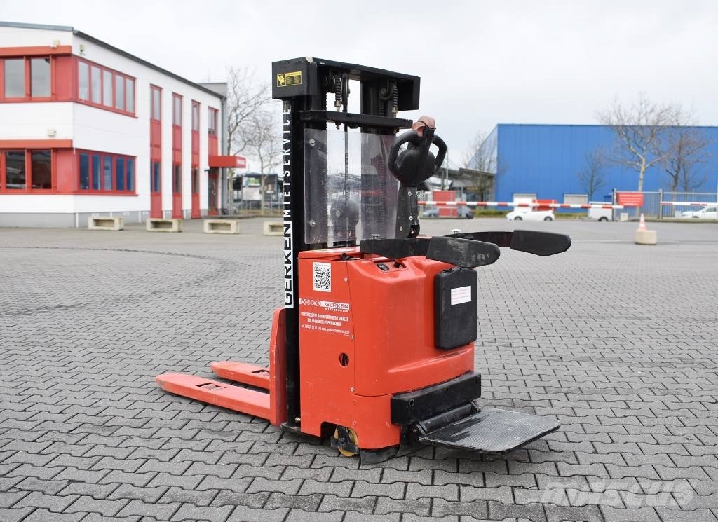 Hanselifter E 1534 FH Pedestrian stacker