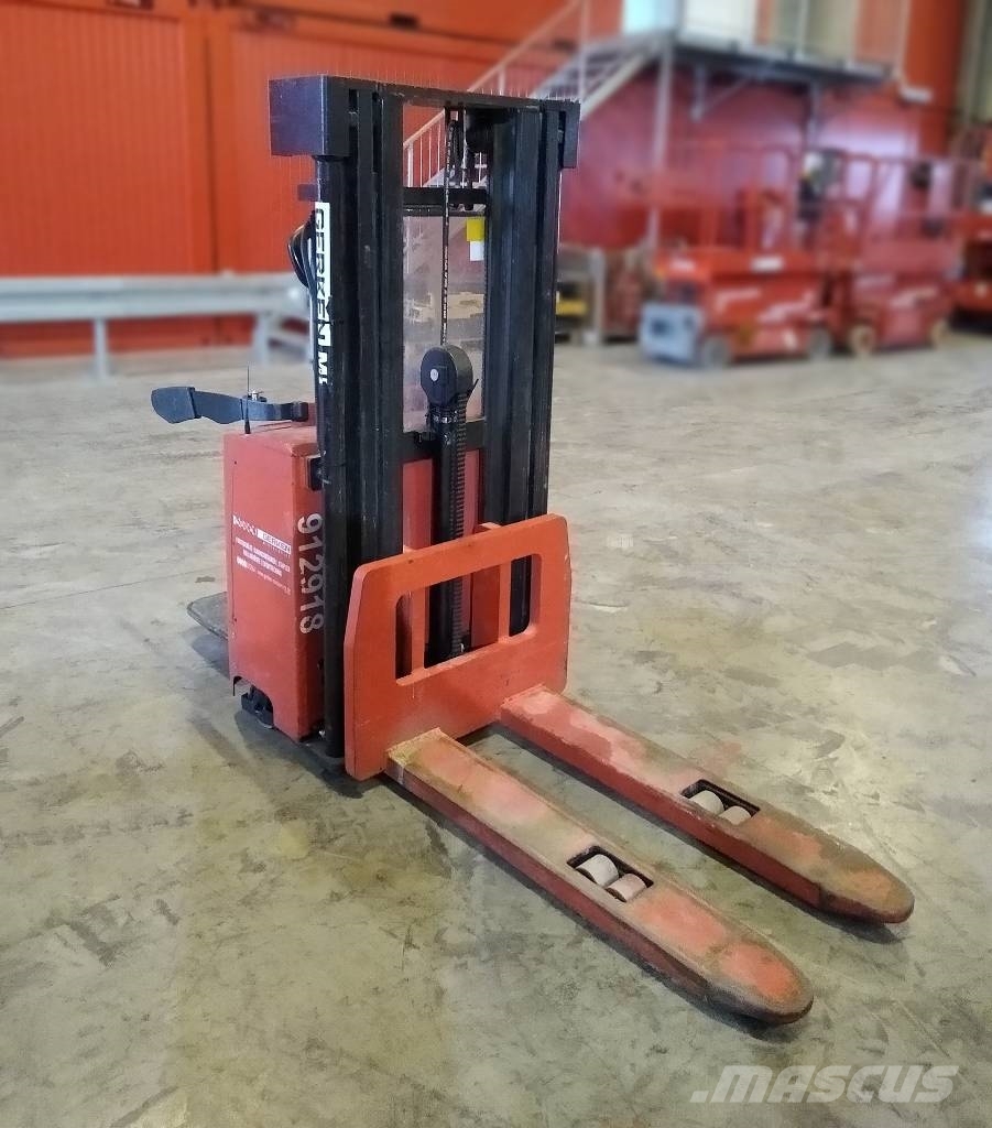 Hanselifter E 1534 FH Pedestrian stacker