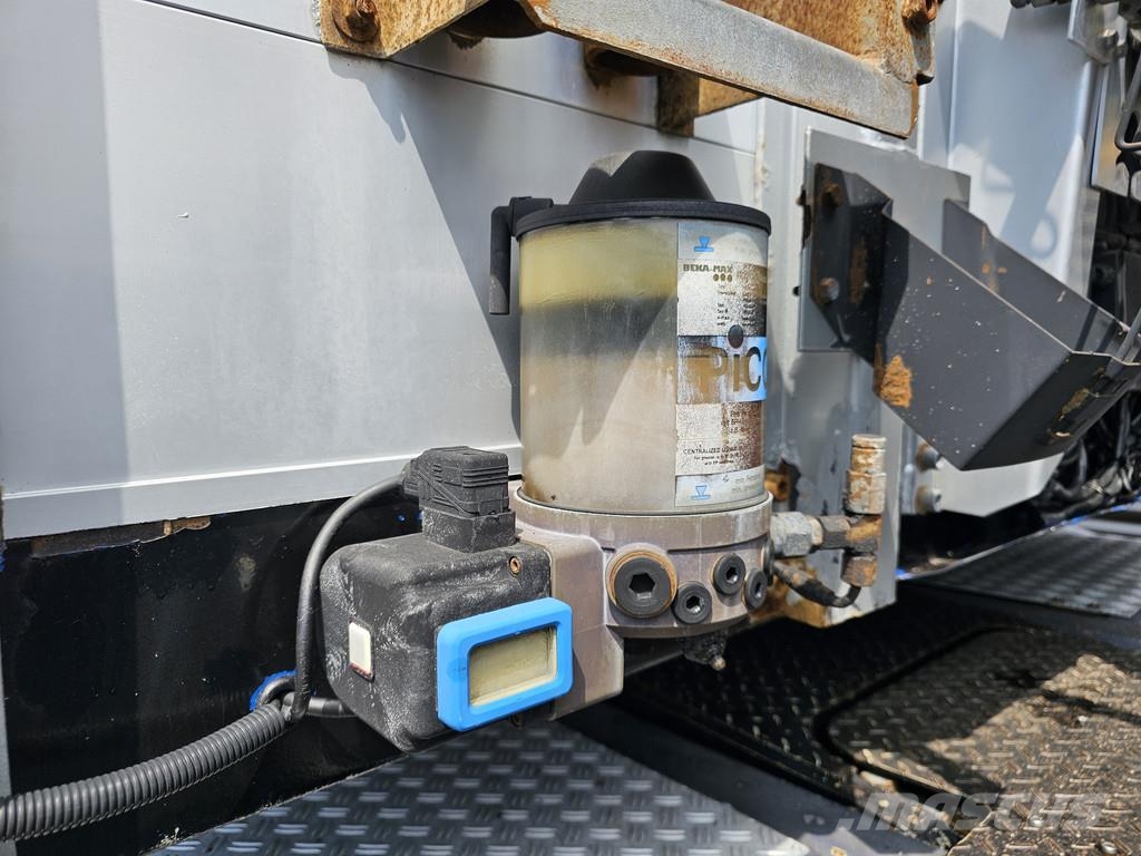 Meusburger MPG 3 / EXTENDABLE / LOW BED / 3 x STEERING AXLE Låg lastande semi trailer