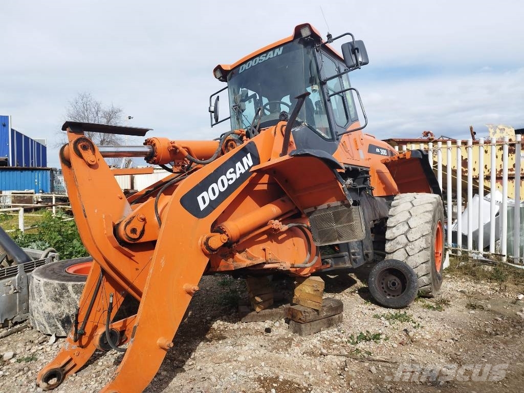 Doosan DL 300-3 Carregadeiras de rodas