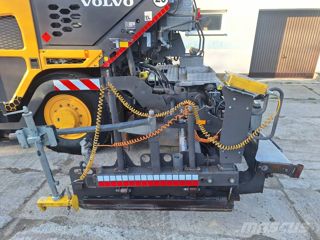Volvo P6870C معدات السفلتة