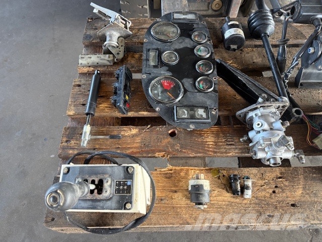Terex TA 25 CAB PARTS Ohjaamo ja sisusta