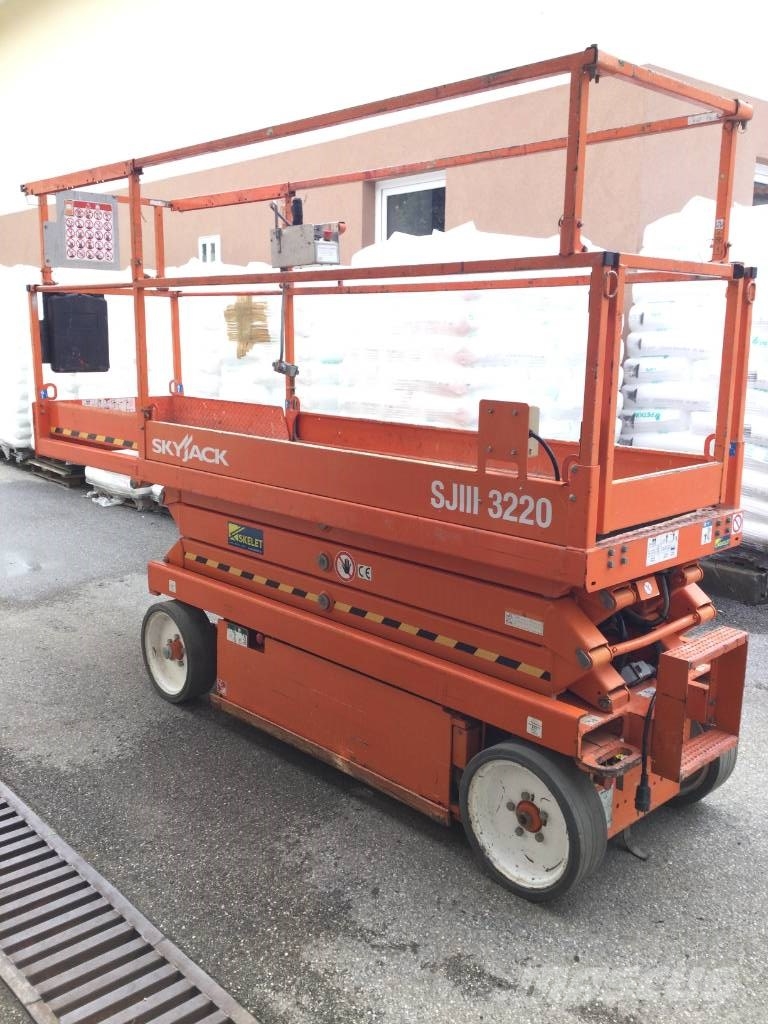 SkyJack SJIII 3220 - 8.1m - 408kg - NEW BATTERIES OPTIONAL Plataformas tijera