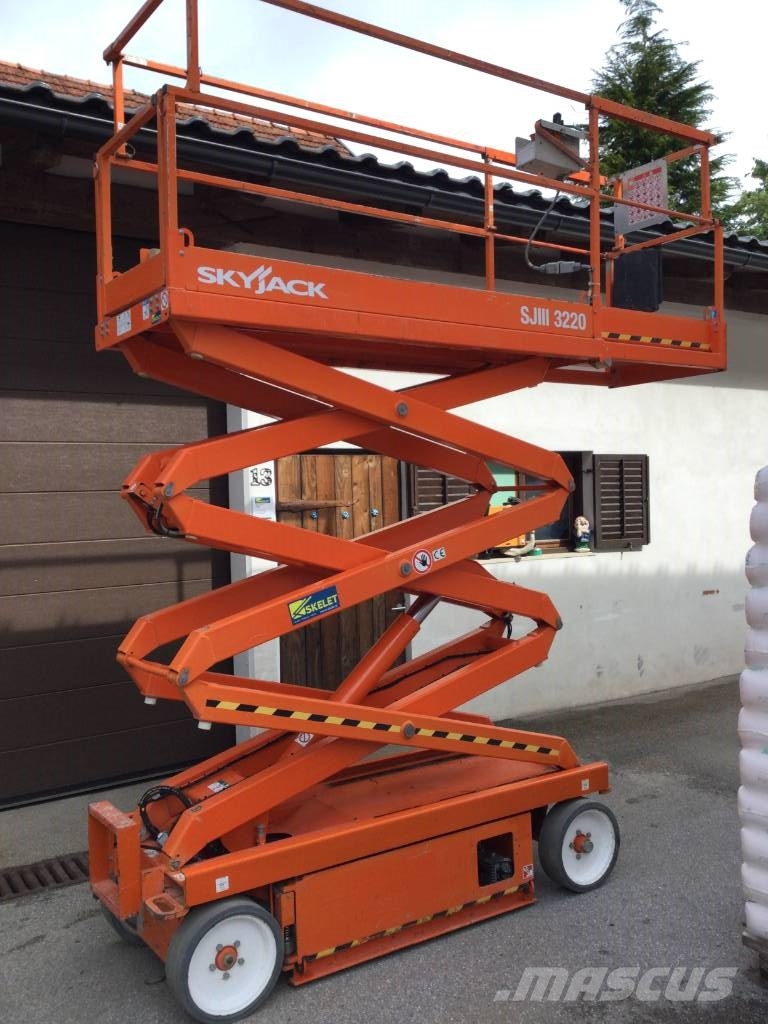 SkyJack SJIII 3220 - 8.1m - 408kg - NEW BATTERIES OPTIONAL Plataformas tijera