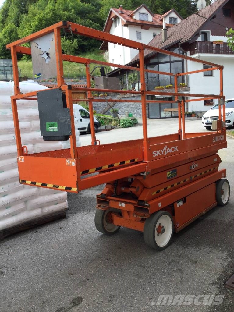 SkyJack SJIII 3220 - 8.1m - 408kg - NEW BATTERIES OPTIONAL Plataformas tijera