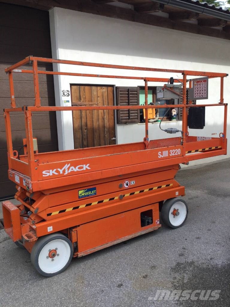 SkyJack SJIII 3220 - 8.1m - 408kg - NEW BATTERIES OPTIONAL Plataformas tijera