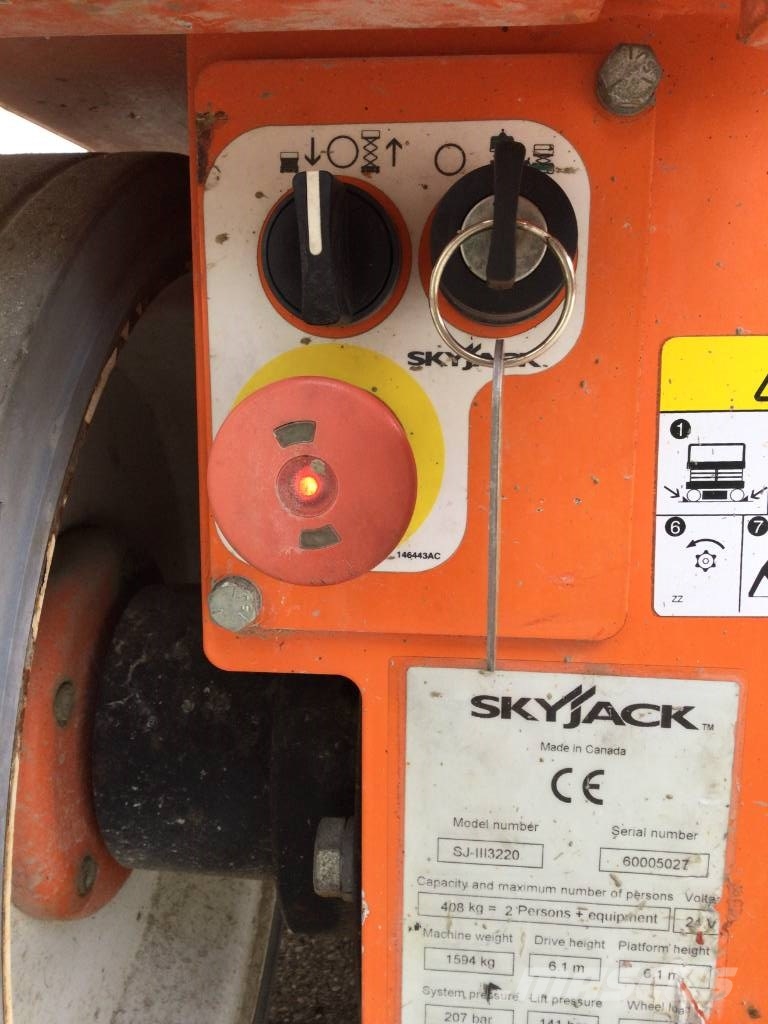 SkyJack SJIII 3220 - 8.1m - 408kg - NEW BATTERIES OPTIONAL Plataformas tijera
