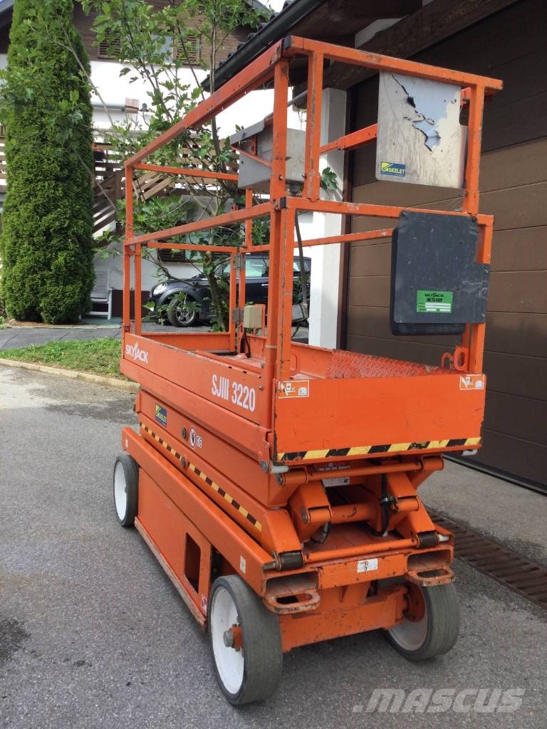 SkyJack SJIII 3220 - 8.1m - 408kg - NEW BATTERIES OPTIONAL Plataformas tijera