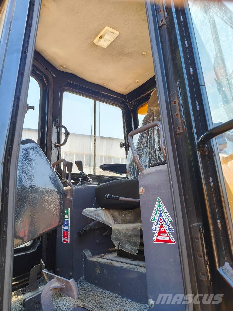CAT D 5 K Buldožerji goseničarji