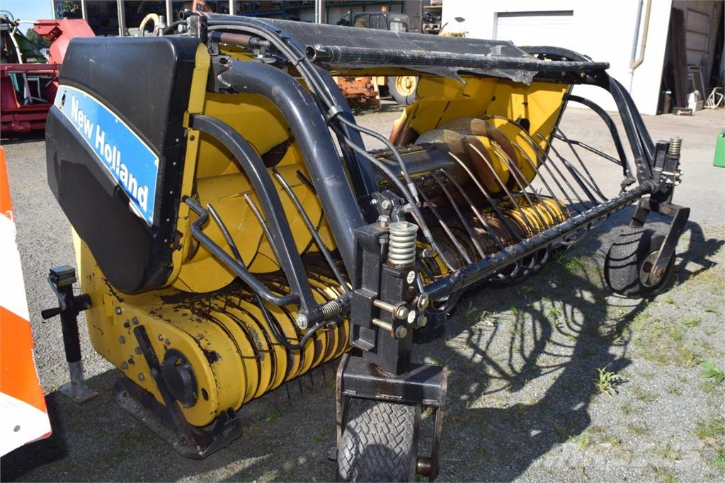 New Holland 273 *PickUp* Otros equipos para cosechadoras de forraje