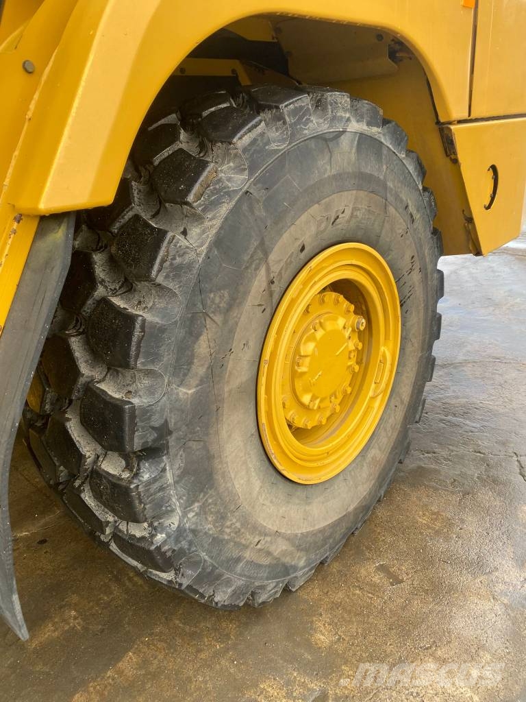 CAT 730 Шарнирно-сочленённые самосвалы