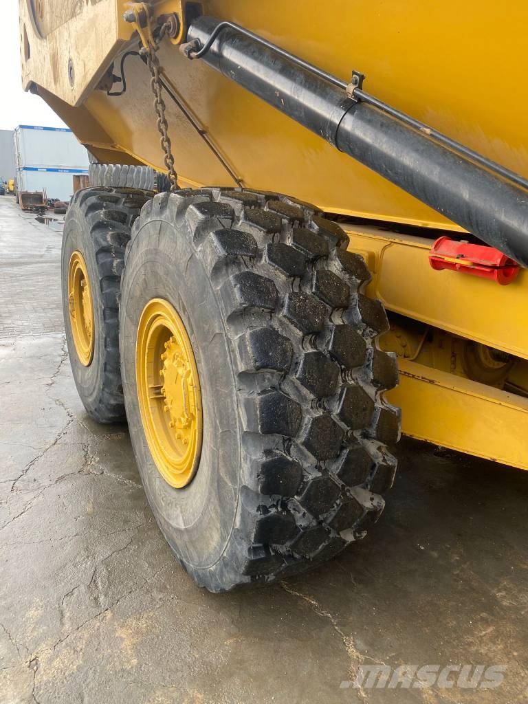 CAT 730 Шарнирно-сочленённые самосвалы