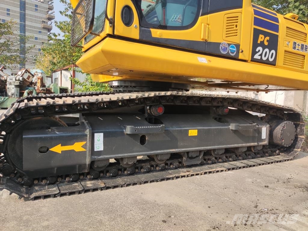Komatsu PC 200-8 Εκσκαφείς με ερπύστριες