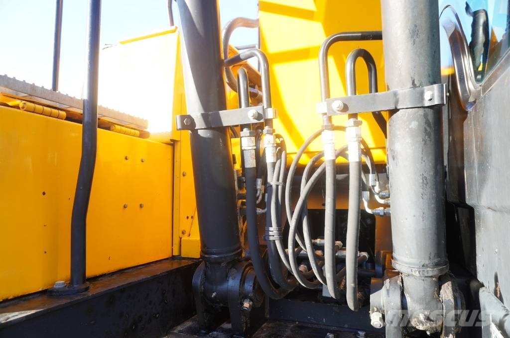 JCB JS 145LC crawler excavator / 4800 MTH Crawler excavators