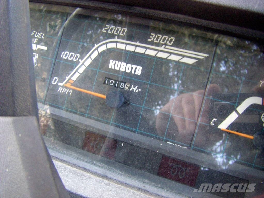 Kubota B1-17 4WD με φορτωτη الجرارات