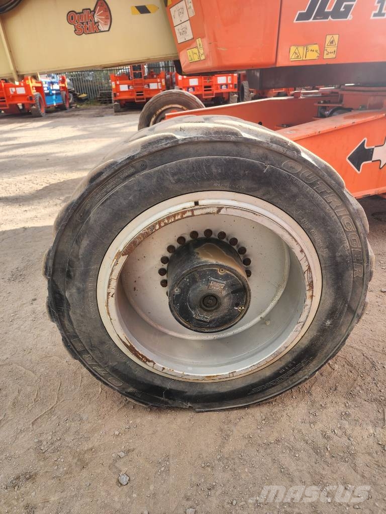 JLG 1500 AJP Iseliikuvad poomtõstukid