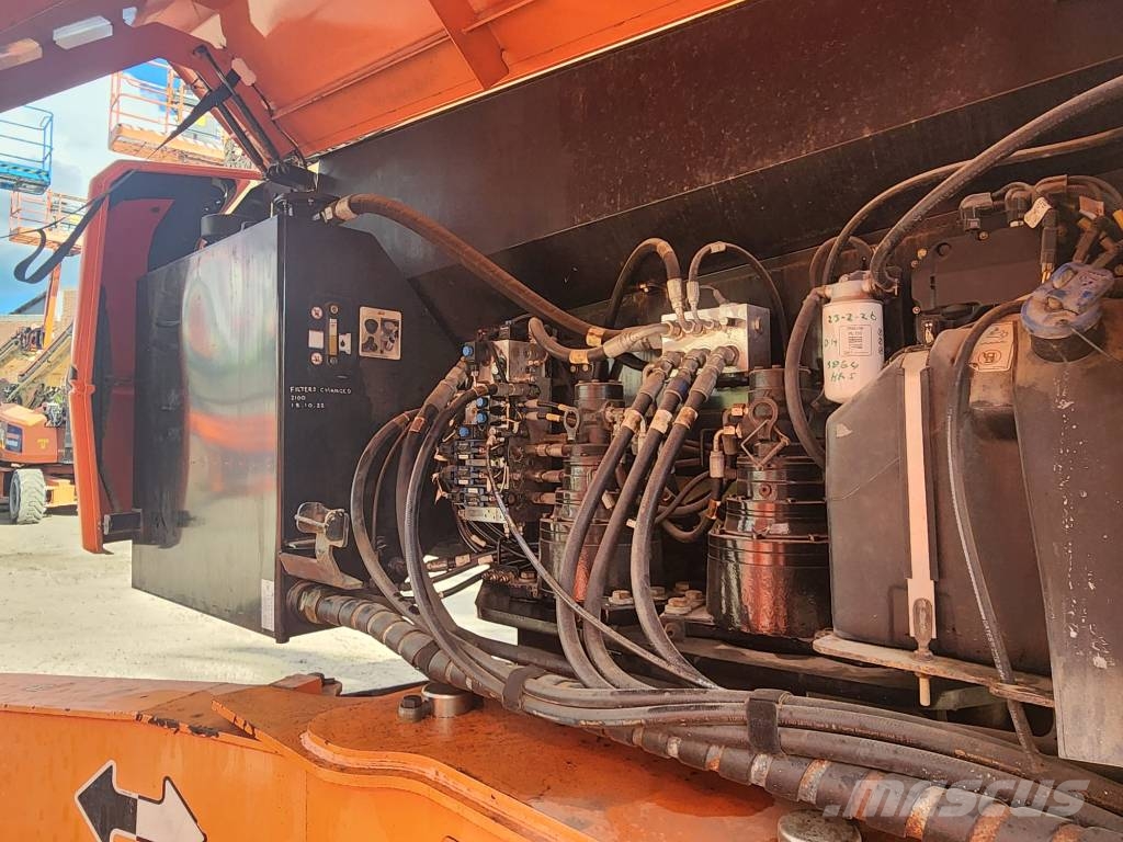 JLG 1500 AJP Iseliikuvad poomtõstukid