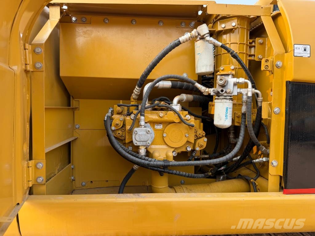 CAT 320 Гусеничні екскаватори