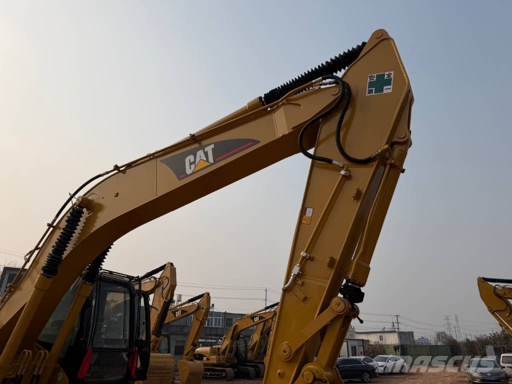 CAT 320 Гусеничні екскаватори