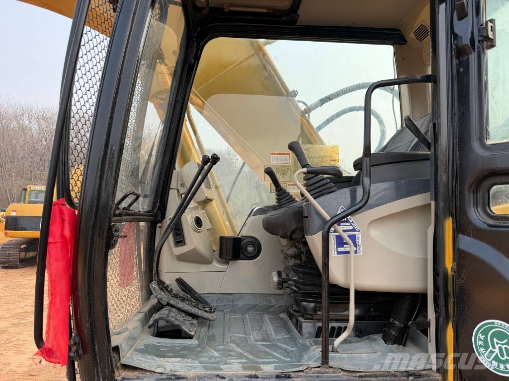 CAT 320 Гусеничні екскаватори