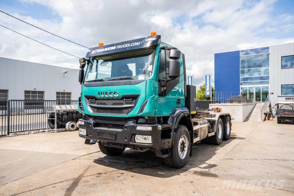 Iveco TRAKKER 360-6x4-PALFINGER gancho Caminhões Roll-on Roll-off