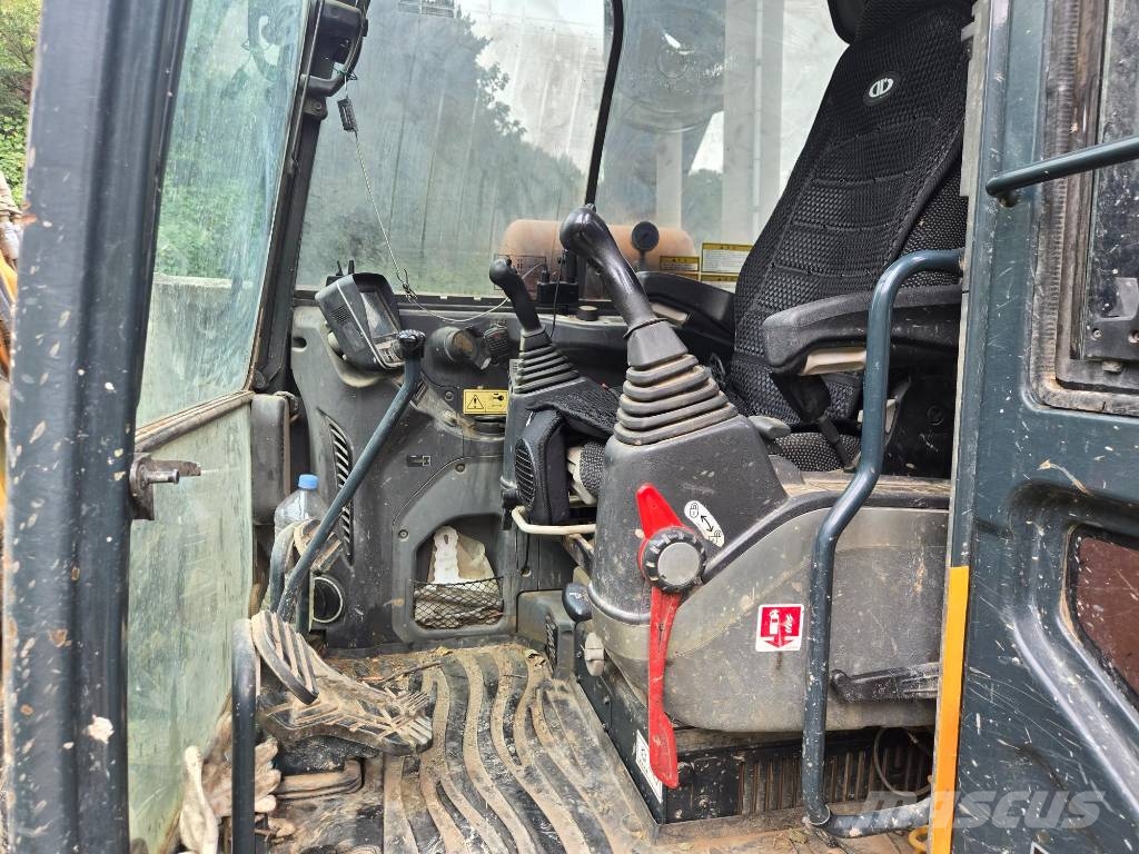 Hyundai HX 60 Wheeled excavators