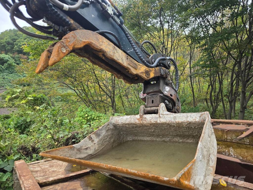 Hyundai HX 60 Wheeled excavators