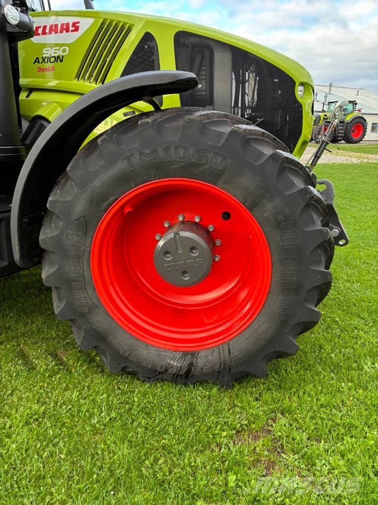 CLAAS AXION 960 Traktori