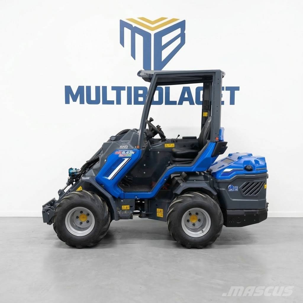 Multione 8.4SK لوادر انزلاقية التوجيه