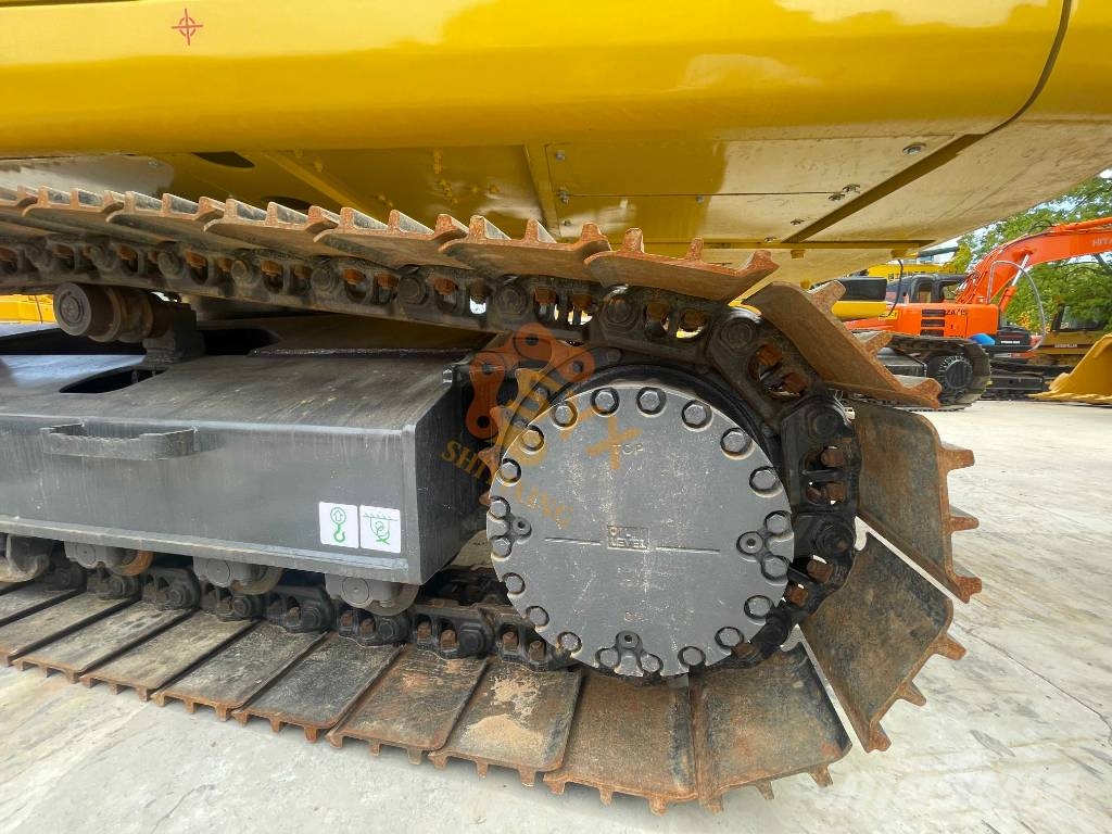 Komatsu PC 220 대형 굴삭기 29톤 이상