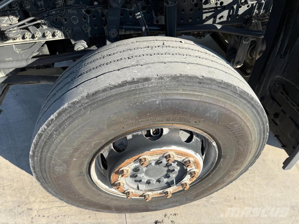 Mercedes-Benz Arocs 4145K Kipper 20cbm 8x4 40Ton Euro6 Pašizgāzējs