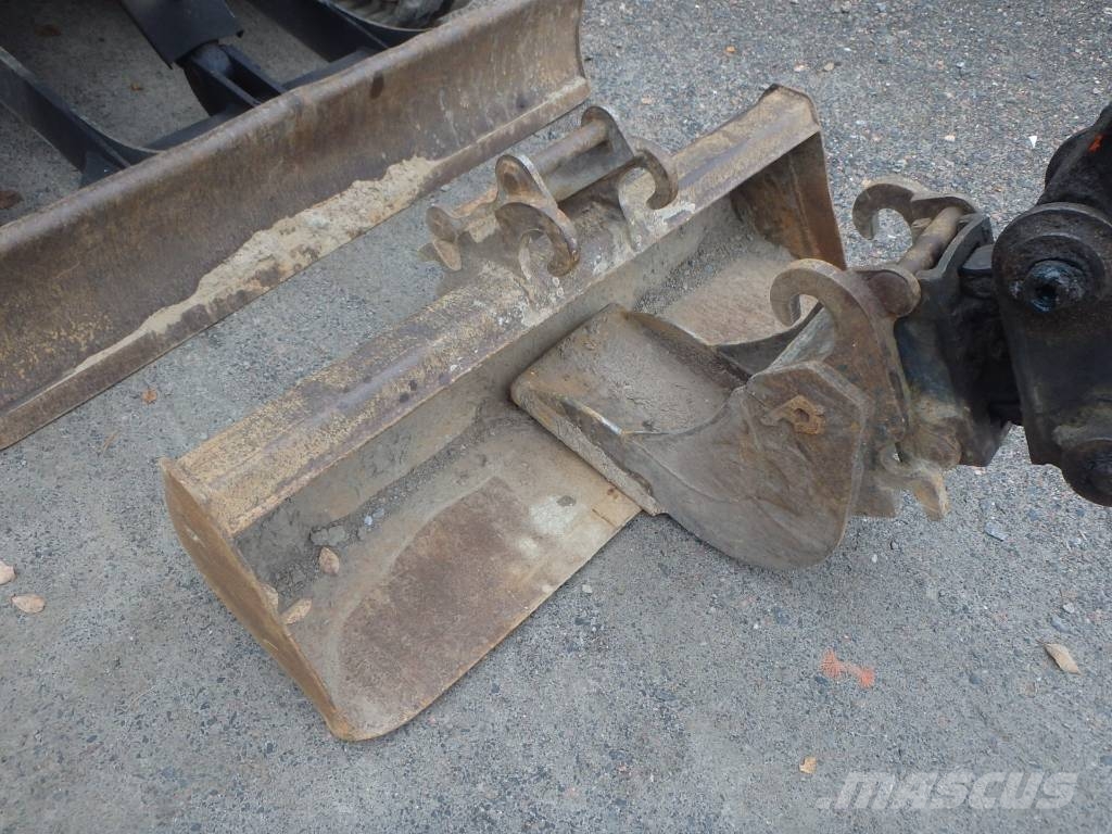 Hitachi ZX 22 U-2 CLR kallistajalla Minikaivukoneet < 7t
