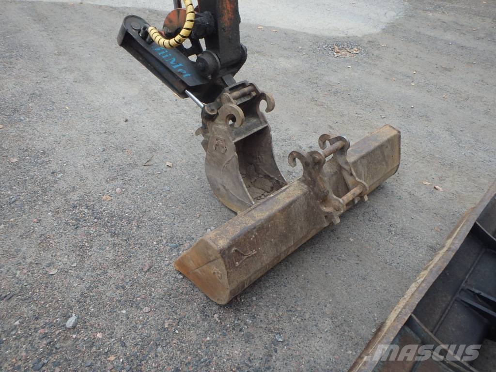 Hitachi ZX 22 U-2 CLR kallistajalla Minikaivukoneet < 7t