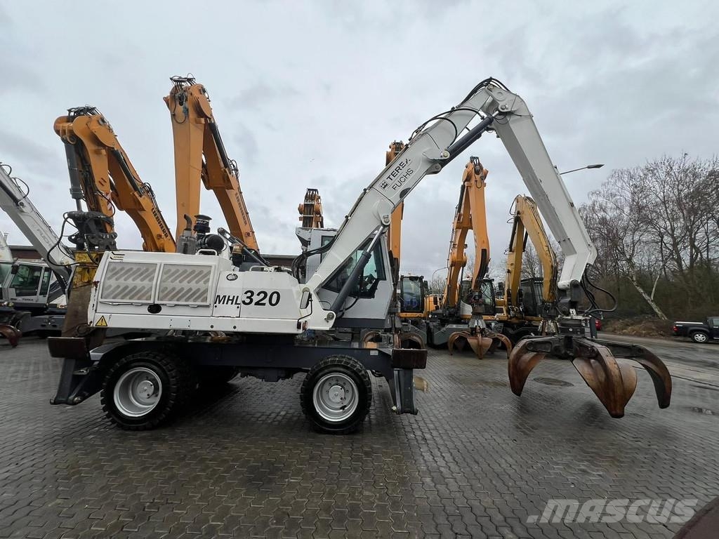 Fuchs MHL 320 工业挖掘机